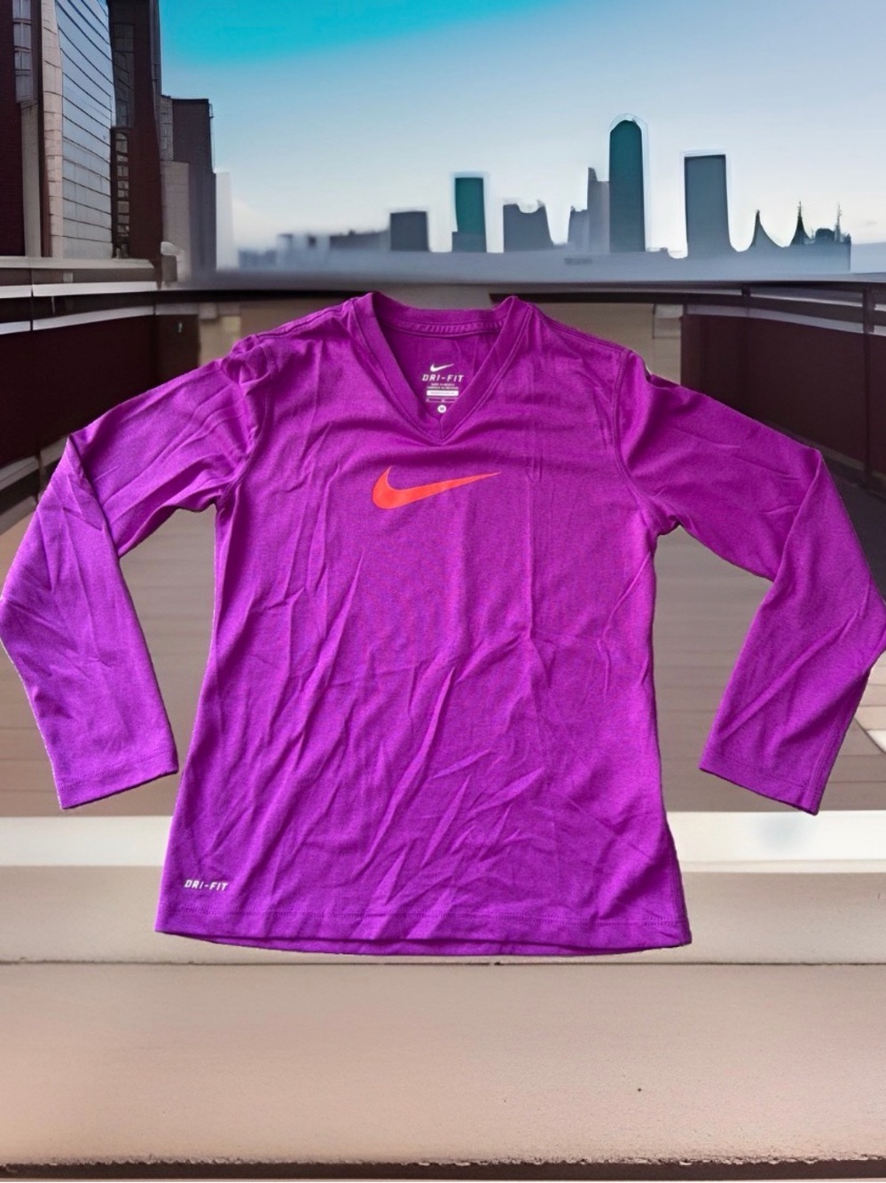 Nike Big Girl’s Size Medium Dri-FIT V-Neck Long-Sleeve Shirt. Purple. New.No Tag
